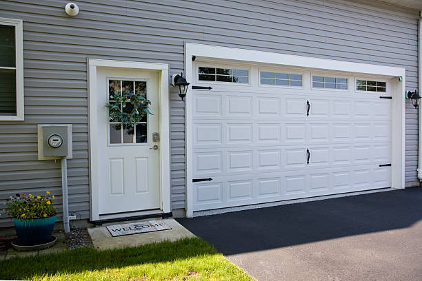 24/7 Emergency Garage Door Panel Replacement experts in Cool Valley, MO